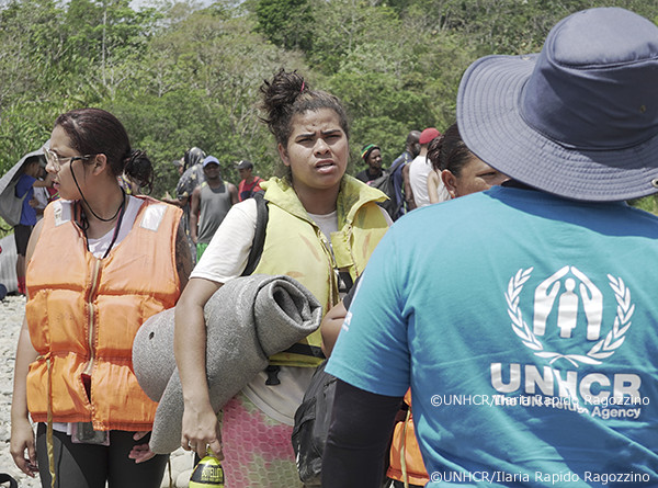 ベネズエラ難民とUNHCR職員
